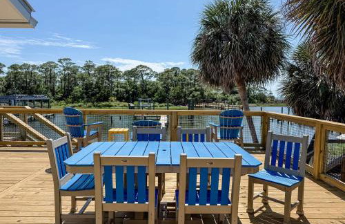 Spacious house- Deep Water Dock Pool Golf Cart Rental available - Foto 39