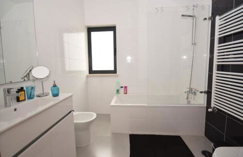 Holiday Home; Nazare Beach for Surfing - Photo 11