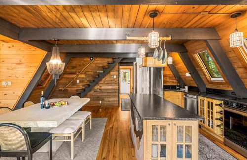Timber A-Frame, Large Deck, Hot Tub, Fireplace - Foto 35