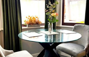 18PG Dreams Unlimited - Budget Flat w free parking - Slough Windsor Heathrow - Foto 37