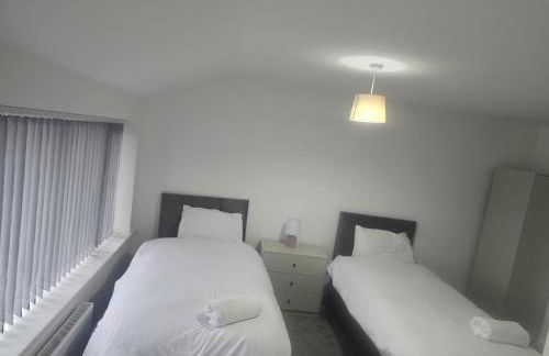 New 4bedroom house near Manchester Airport - Photo 14