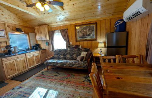 Yellowstone's Treasure Cabins - Foto 152