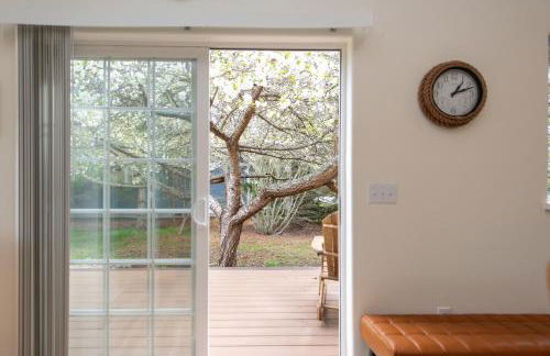 Sequim Escape with Gas Grill and Deck, Walk to Beach! - Foto 14