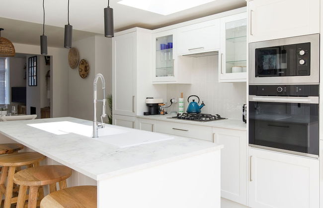 Stylish 2 Bed City Stay - Photo 4