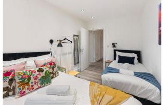 A Splash of Color: Spacious & Funky 3-BR Flat - Foto 25