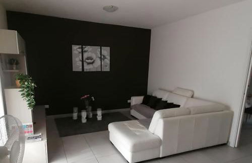 Happydays - Equipped Suite - Appartamento Intero - Foto 1