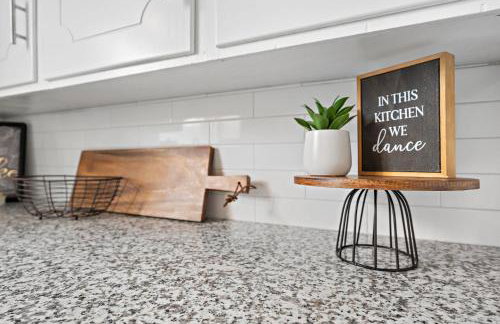 with Arcade and Covered Patio Sleep 9 in this 4 Bedroom 2 Bath Home 5 star host Deer Park TX - Foto 23