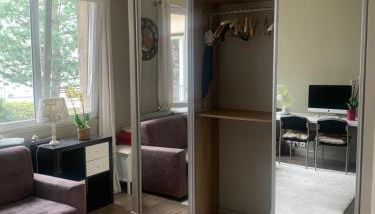 Porte Maillot-Charming and calm studio at Neuilly - Foto 4, wardrobe