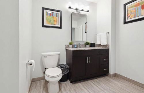 2BR Executive Downtown Apartment - Photo 42