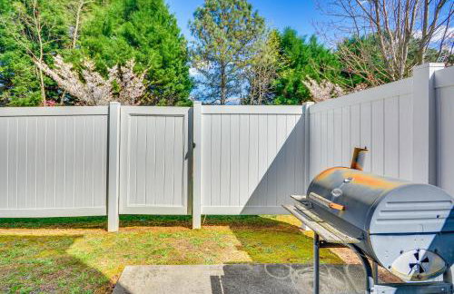 Cozy Greensboro Townhome with Community Pool and Grill - Foto 2