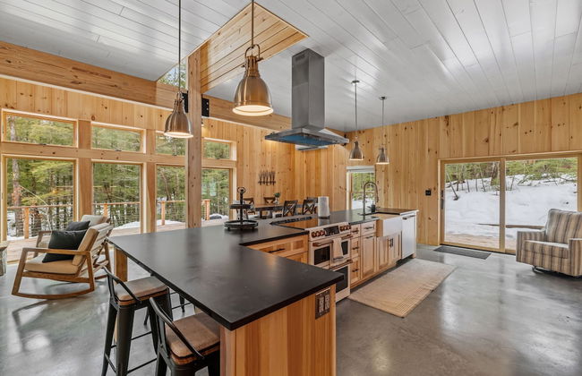 Ski Cabin w Hot Tub Gas Fireplace Near Cranmore - Photo 10