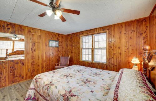 Authentic Log Cabin in Pineville ~ 2 Mi to River! - Foto 17