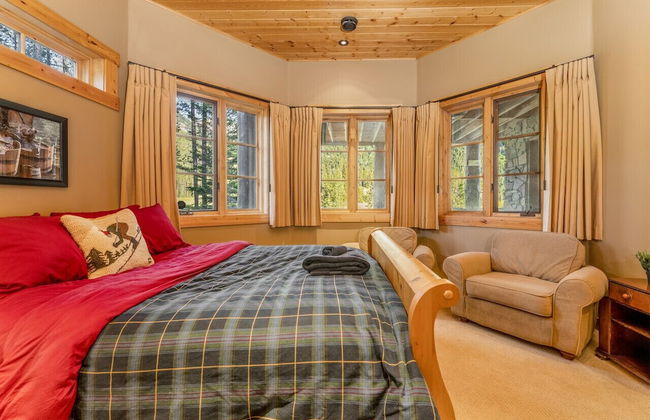 Luxury Log Chalet | Pool + Private HotTub | Ski In/Out | Overlooking Greywolf GC - Photo 7