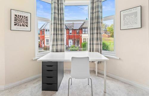 The Royal Stay at Queens Hill Sleeps 10 - Foto 29