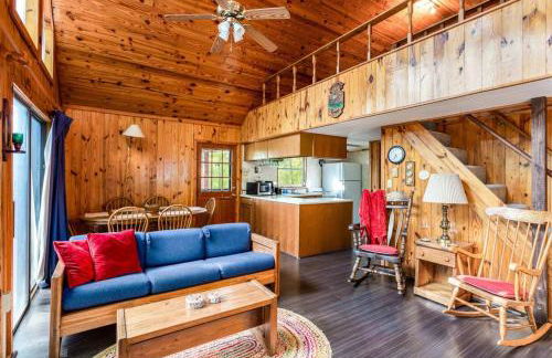 Cozy cabin w hot tub, deck & BBQ - Foto 10
