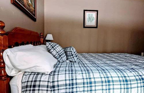 Spacious Ranch-Style Retreat with Private Deck, Nestled in Nature Near Acadia, Hancock Maine - Foto 24