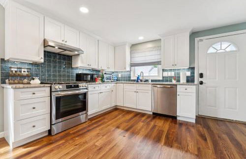 The Roost- Steps to beach & incredible water views - Foto 8