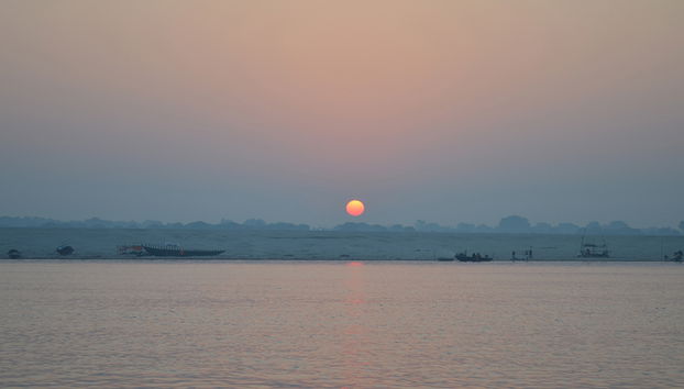 Sunrise boat ride on Ganges river followed by walk through the narrow alleys of Varanasi - Private - Foto 2