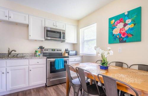 *Cool Crib * King Bed * Long Term Stays * Duke* - Foto 15