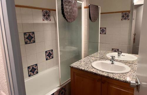 CHEZ LYLi & COMPAGNIE, PISCINE, JACCUZZI, SALLE DE SPORT - Foto 12