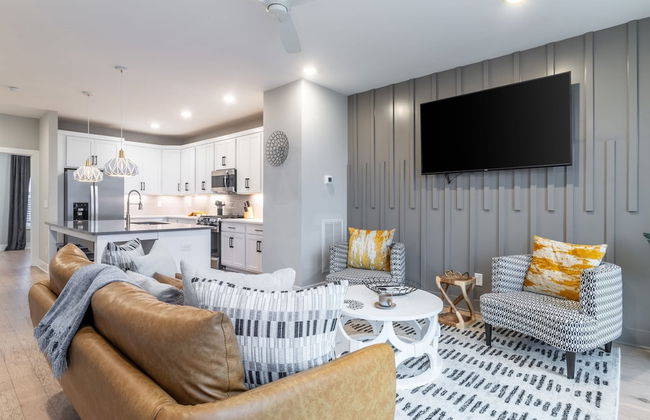 Monty by Avantstay 4bdr 4BA Balcony w Outdoor Seating 5mins to DT - Photo 6