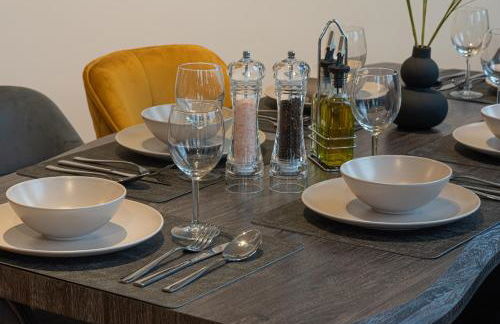 Modern, komplett saniert, in zentraler Citylage beim Kennedyplatz, voll ausgestatte Küche, offener Wohn- und Essbereich, helle Räume - Photo 25