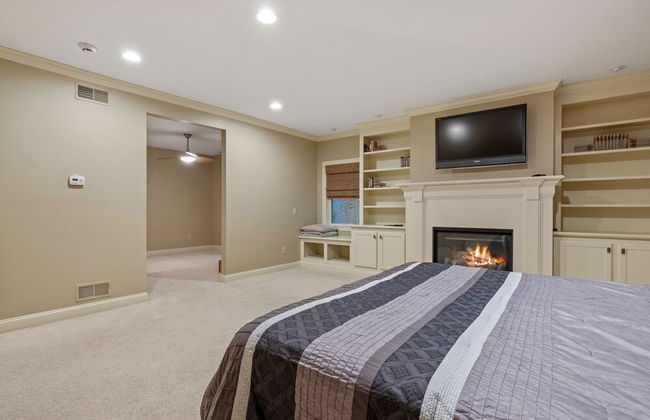 Massive Home w Sauna Pools Hot Tub Fireplaces - Photo 43