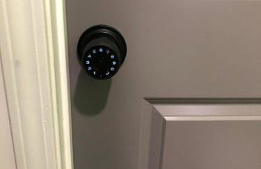 Beautiful Home in Atlanta - Photo 2