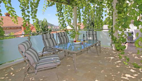 Abelia, two terraces, hot tub, free parking - Foto 2, Garden, Garden view