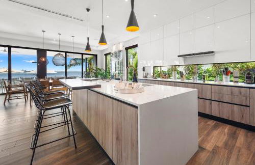 Best Bayfront View New construction w pool - Foto 25