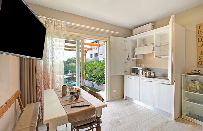 Caffe Priscilla House Parking & Lakeview - Foto 6