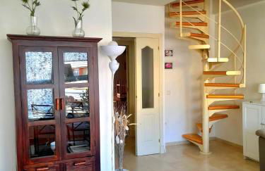 Ático fresco y luminoso con aparcamiento privado - Foto 17