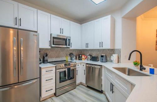 Relaxed 2BD King Bed Pool, Hot Tub, Gym, Parking - Foto 21