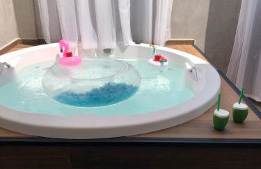 Uai House com jacuzzi, teto rooftop retrátil e colchão massageador - Foto 49