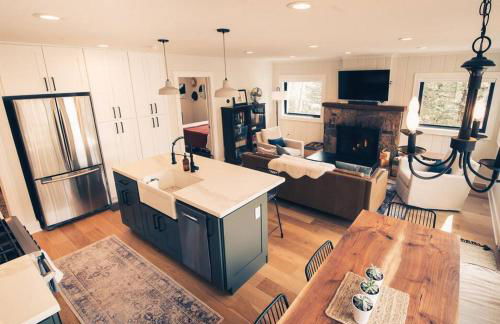 Luxury Mountain Cabin with Views, Hot Tub, Fireplace - Foto 3