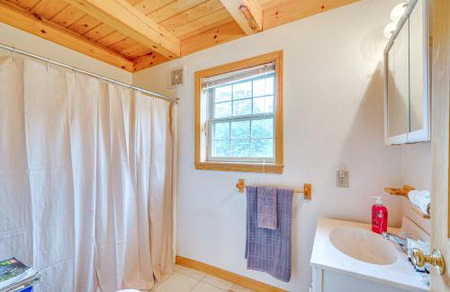 5 Mi to Jay Peak Resort Cabin with Pond Access! - Foto 17