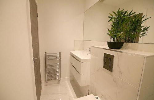 NEW - Stylish 2 bed, Farnham Common - Foto 8