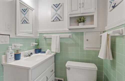 5 Mins to UND - Cozy 4BD with BBQ & Pool Table - Foto 44