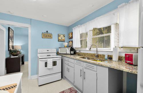 Casa Maria 2- Charming, Quaint Apt Next to Everything Downtown! - Foto 12