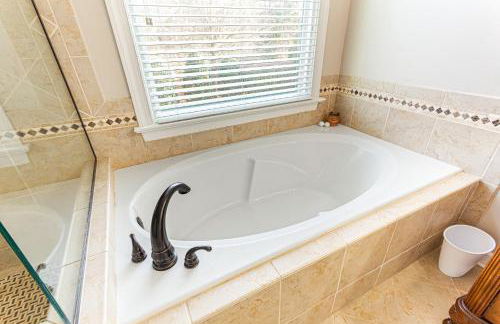 Amazing Home w/ Huge Pool, Game Tables, Movie room, and More! - Foto 32