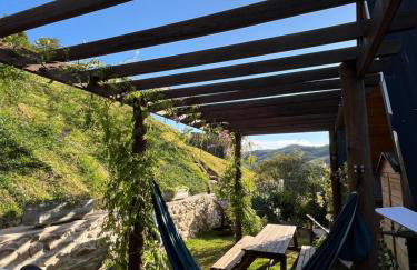Chalé romântico com hidro, lareira e churrasqueira na Serra - Foto 6