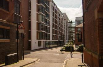 Central Gem: Cosy 2BR with Private Balcony - Foto 41