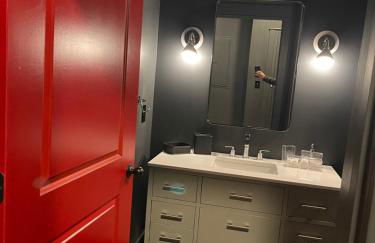 City Loft Escape with River Views! By Hollyhock - Foto 23