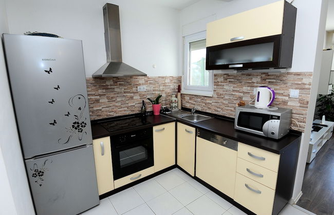 Holiday House With Pool - Photo 6