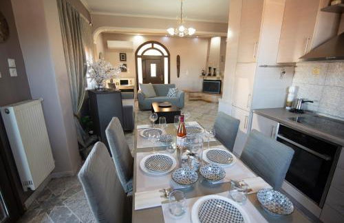 Sunrise Suite Olympiada - Luxury Beachfront Escape - Photo 11