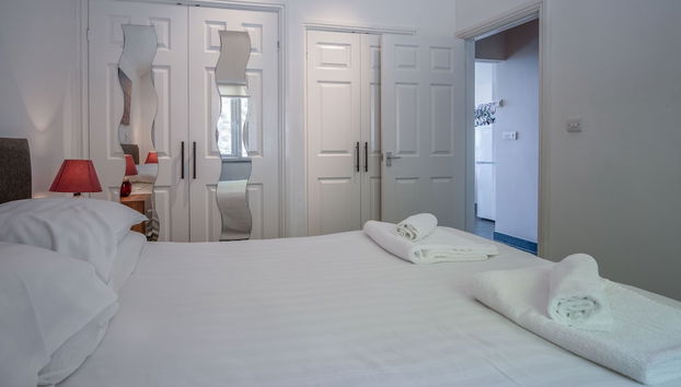 Manor View - 1 Bedroom Apartment - Pendine - Photo 4, Room