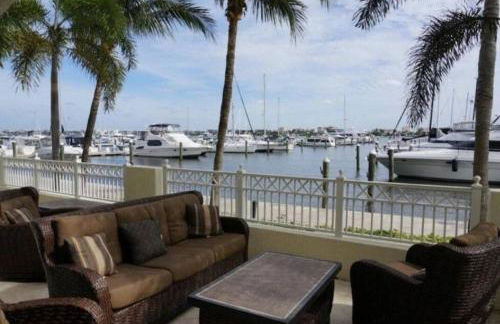 Turnkey Tranquility with Marina & Intercoastal views - Foto 33