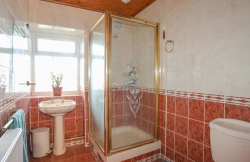 Hillside Apartment - Photo 13