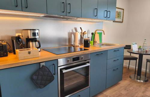 Modernes Ferienhaus mit 4 separaten Appartements, je mit vollausgestatteter Küchenzeile und eigenem Bad, 2 Gehminuten zum Badesee, Garten, Grillplatz, Kinderspielbereich, Hunde sind willkommen - Foto 7