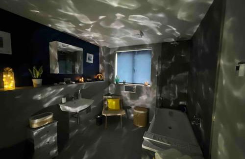 River Vista Retreat - Luxury duplex Apt - Views - Parking - Cycle storage - Spa access option - Foto 47